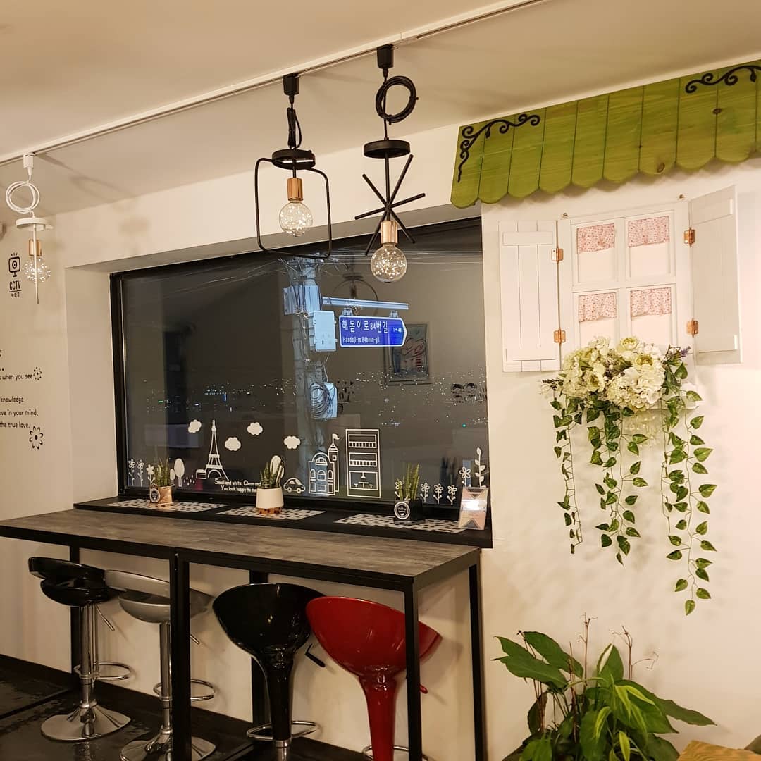 달빛옥탑방(Moonlight Rooftop Room)