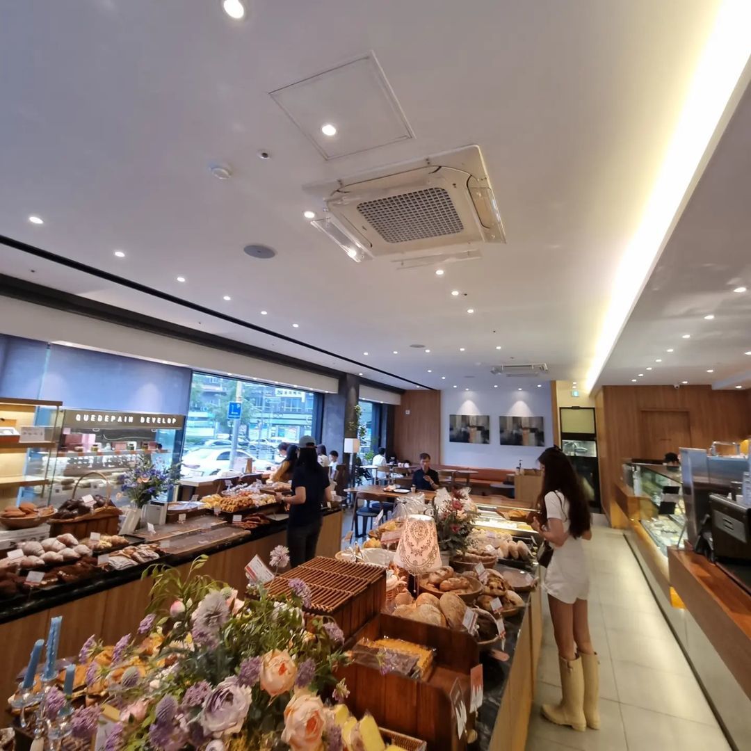 꾸드뱅(Que de Pain Bakery Cafe)