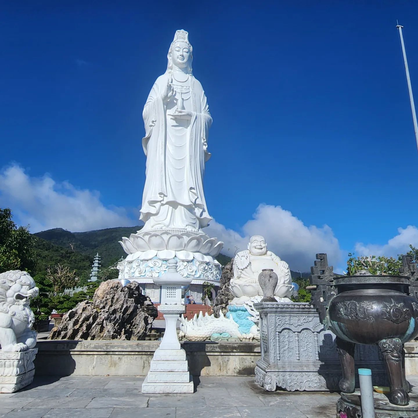Chùa Linh Ứng(Linh Ung Pagoda)