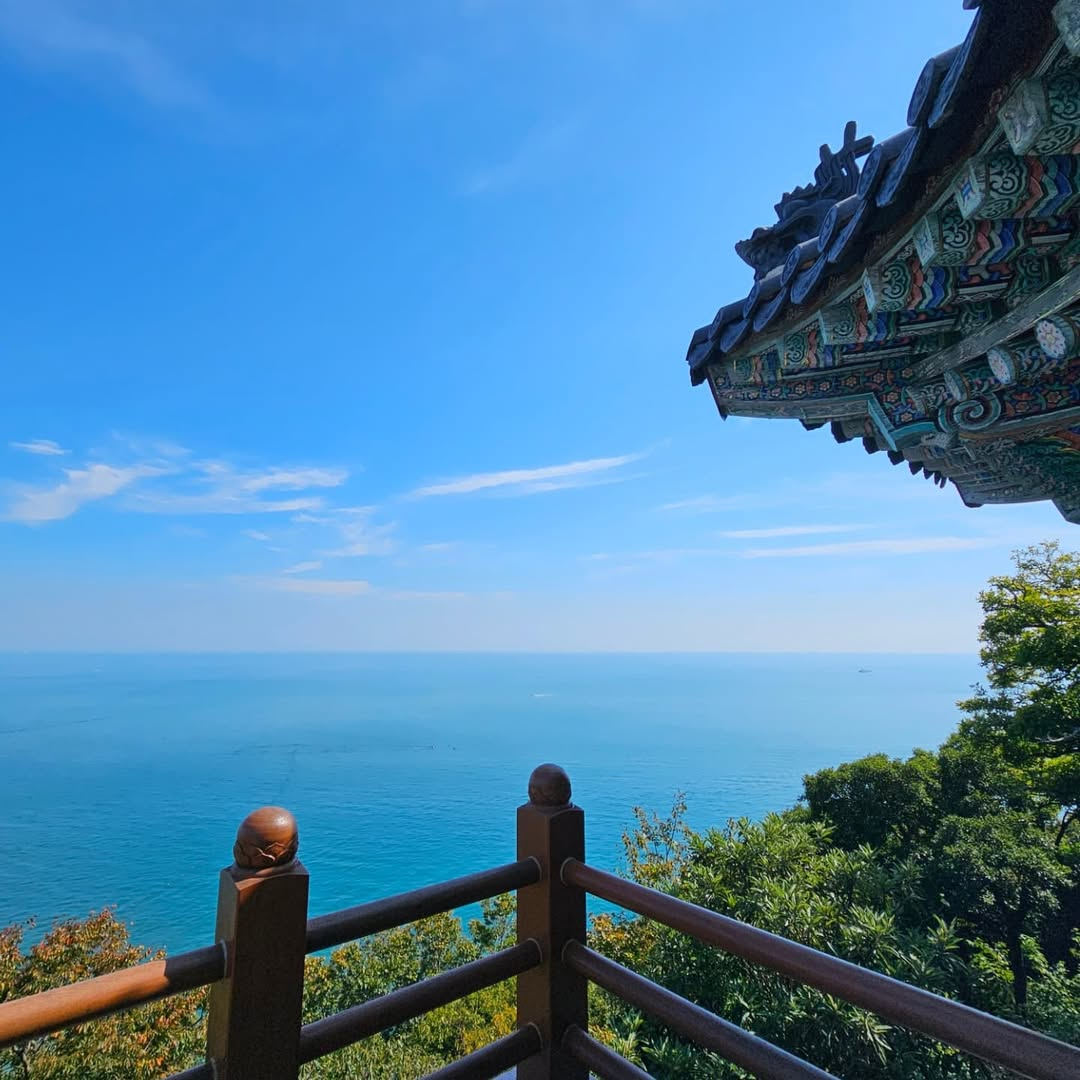 향일암대웅전(Hyangilam Daeungjeon)'s picture