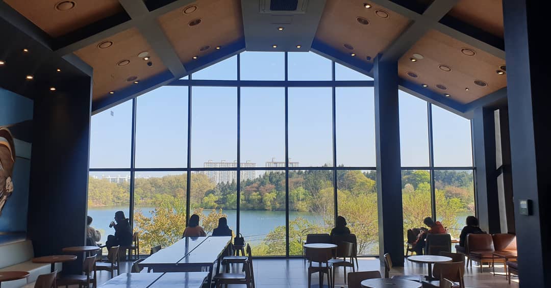 스타벅스 충주호암DT점