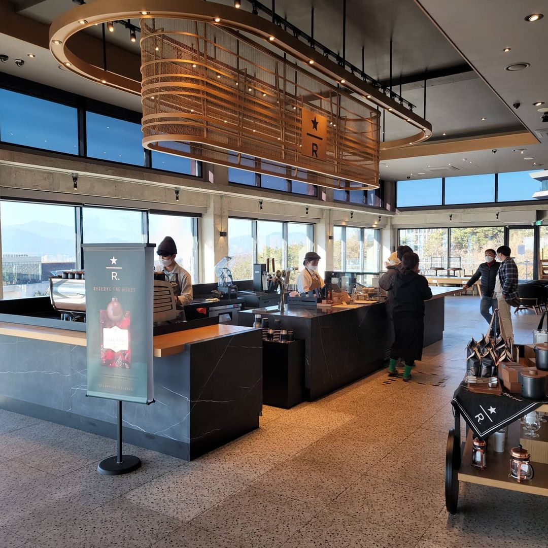 스타벅스 춘천구봉산R점(STARBUCKS ChuncheonKubongsan Reserve branch )