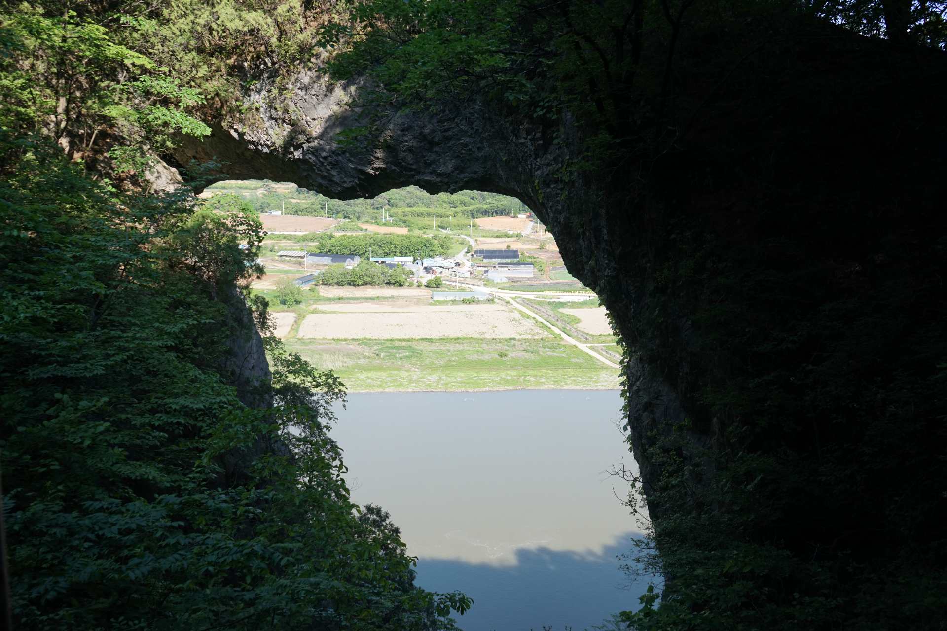 석문(Stone Gate)