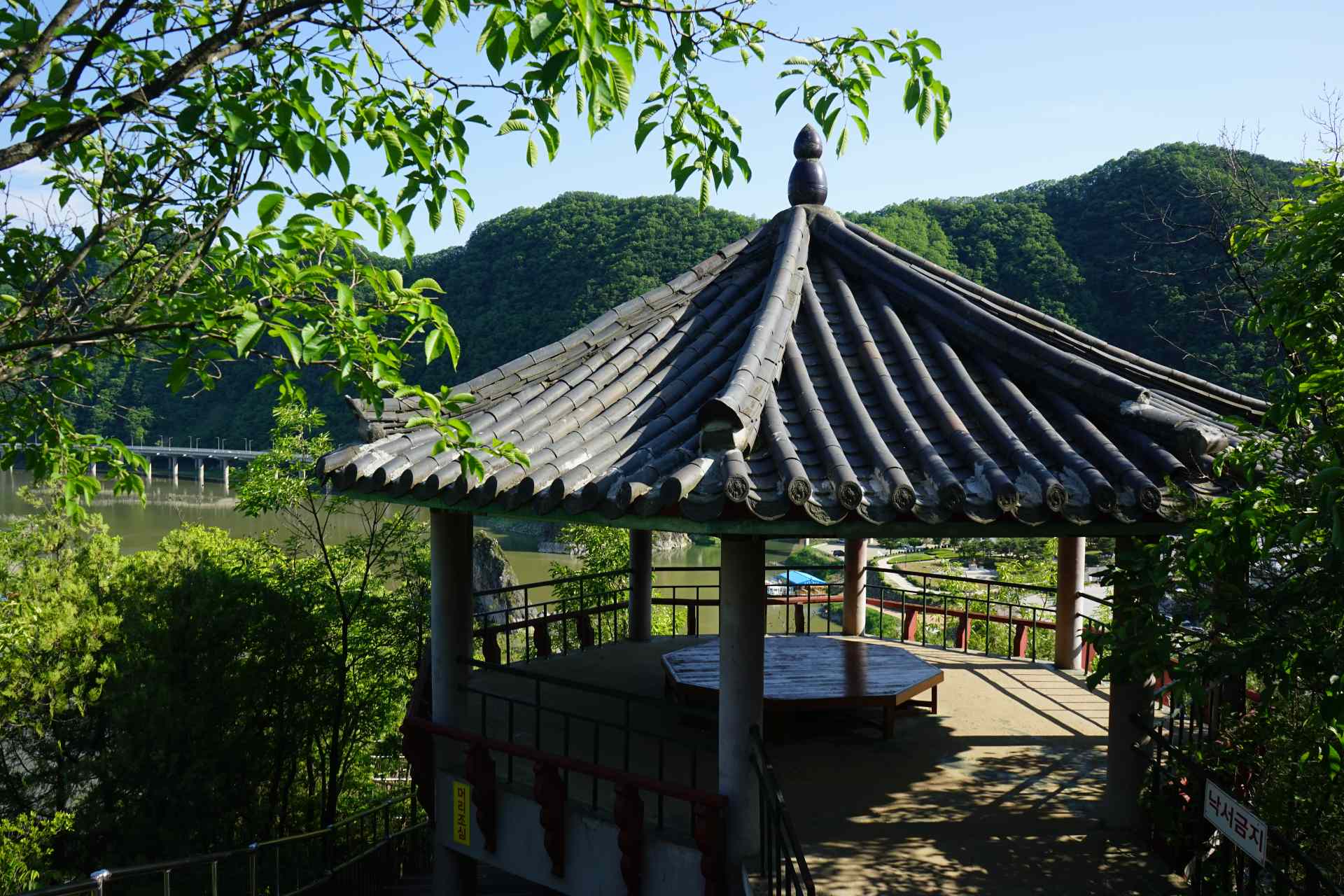 석문(Stone Gate)