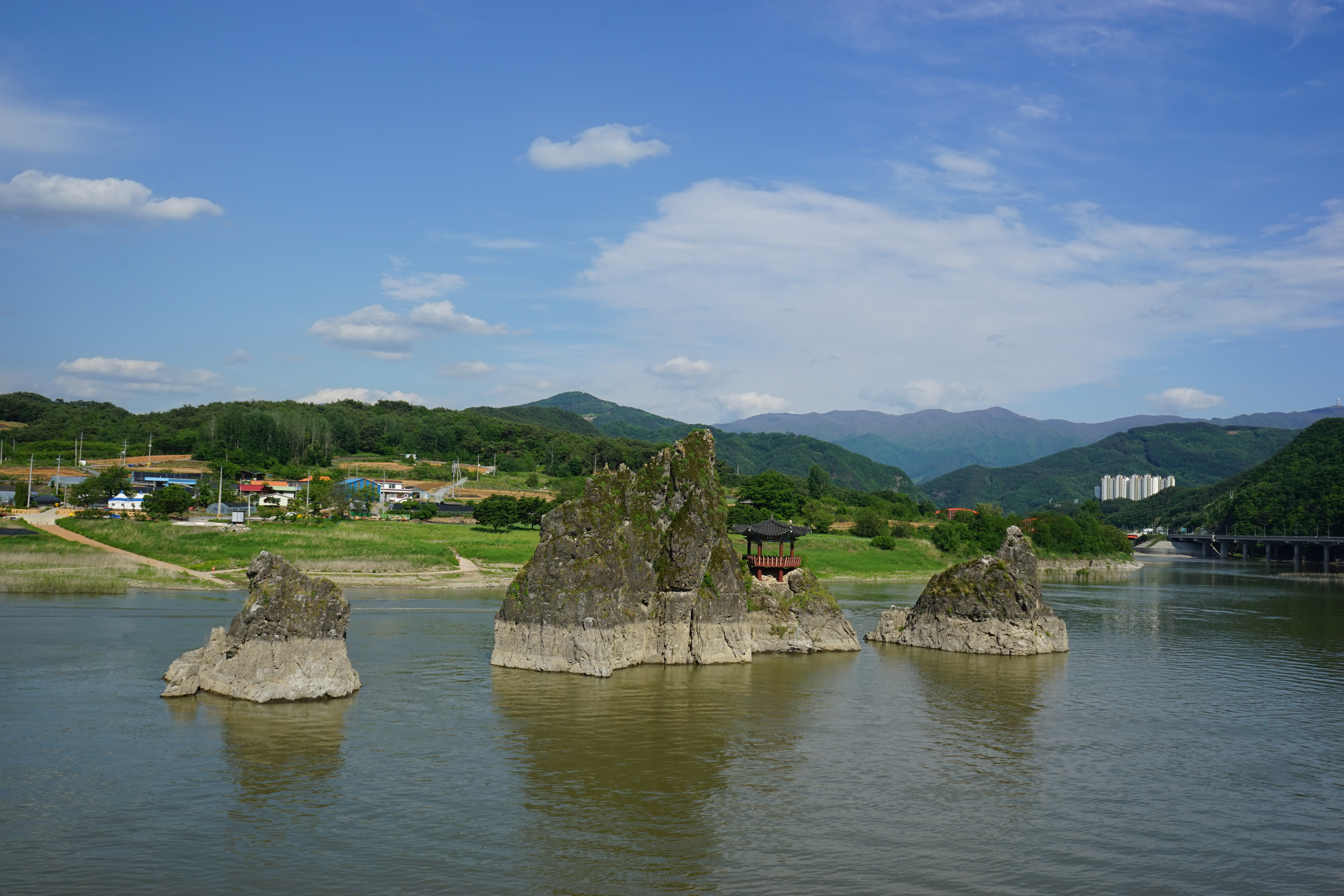 도담삼봉(Dodamsambong Peaks)