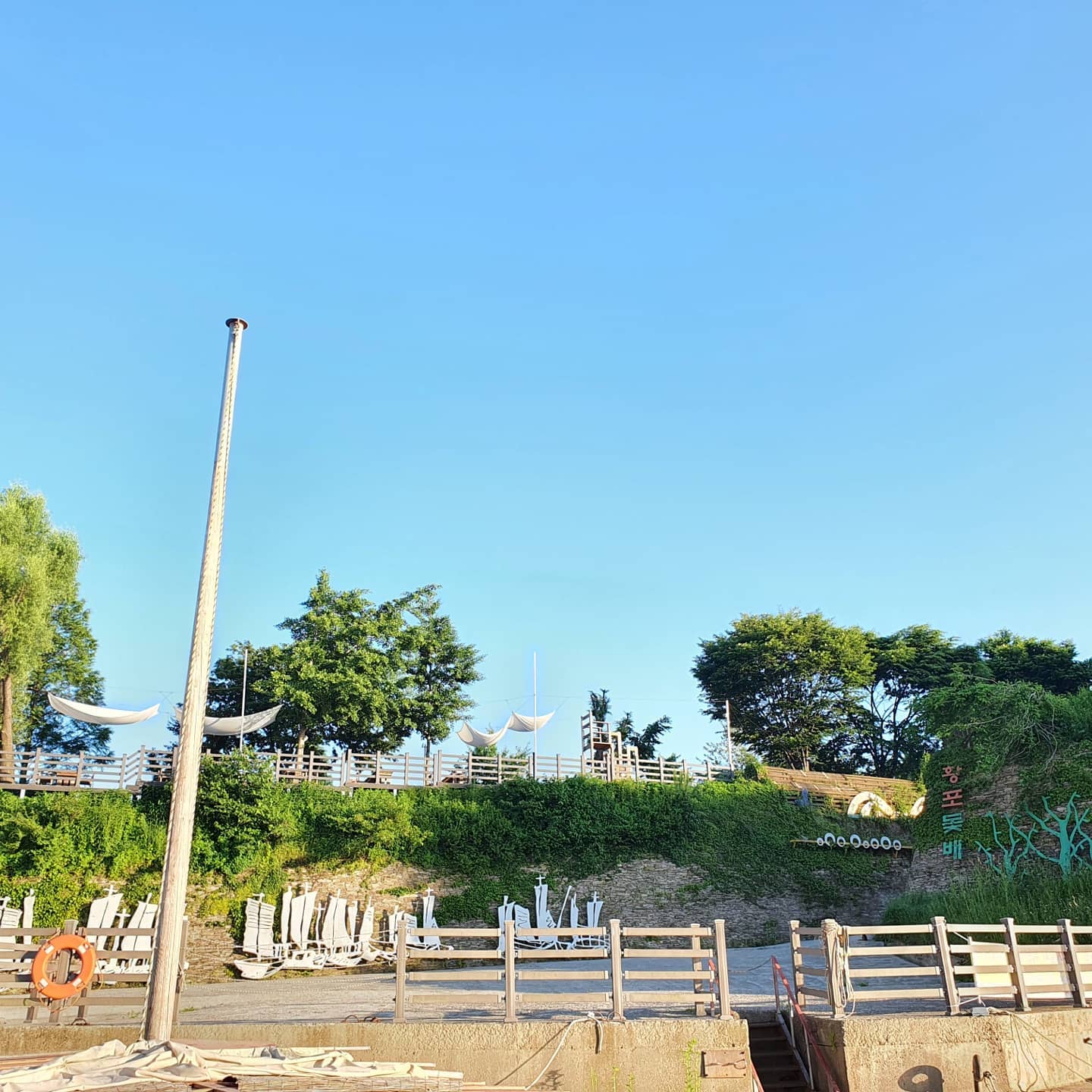 임진강황포돛배 (Imjingang River Hwangpo Dotbae Ferry Terminal)