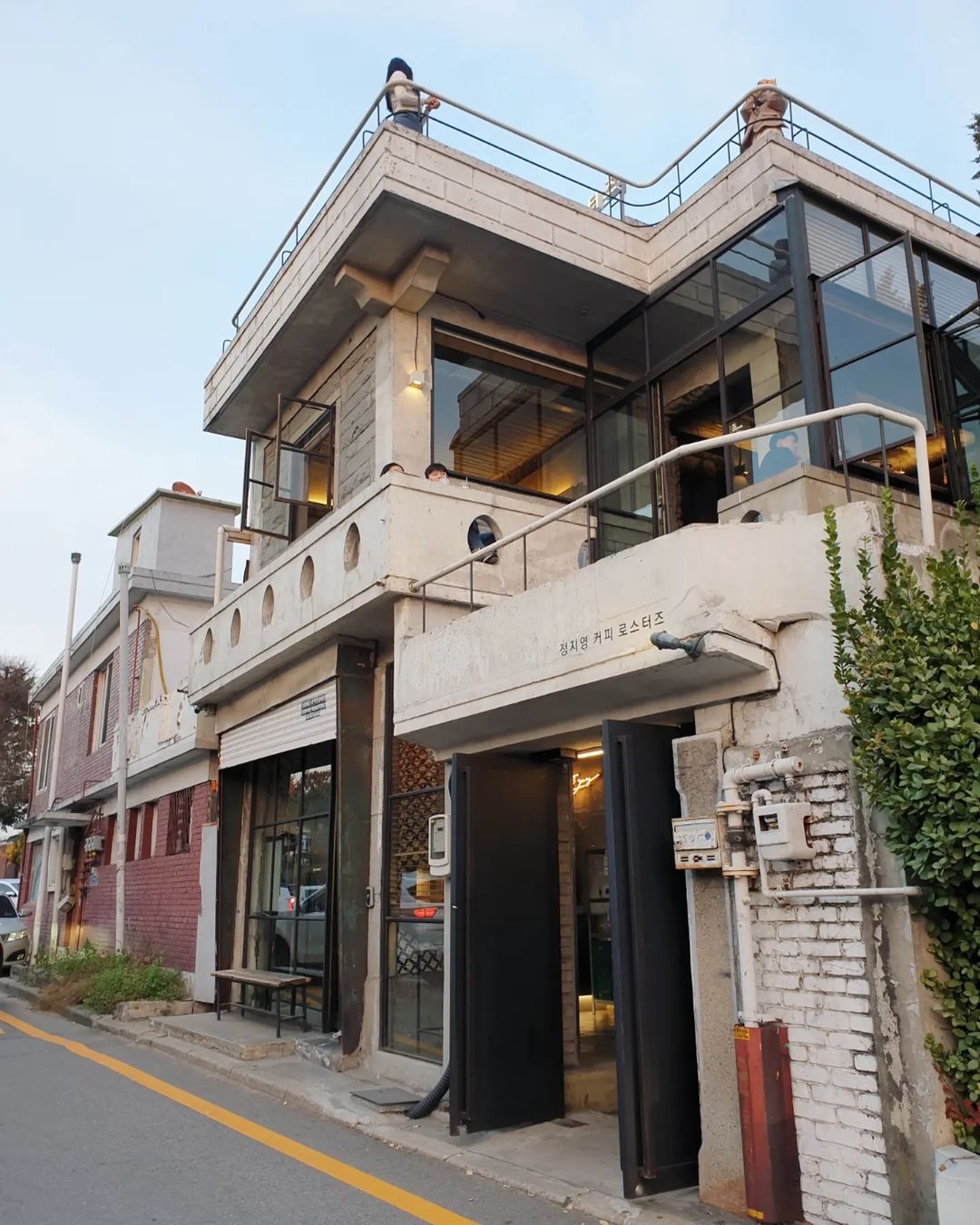정지영커피로스터즈 장안문점(Jung Jiyoung Coffee Roasters Janganmun Branch)