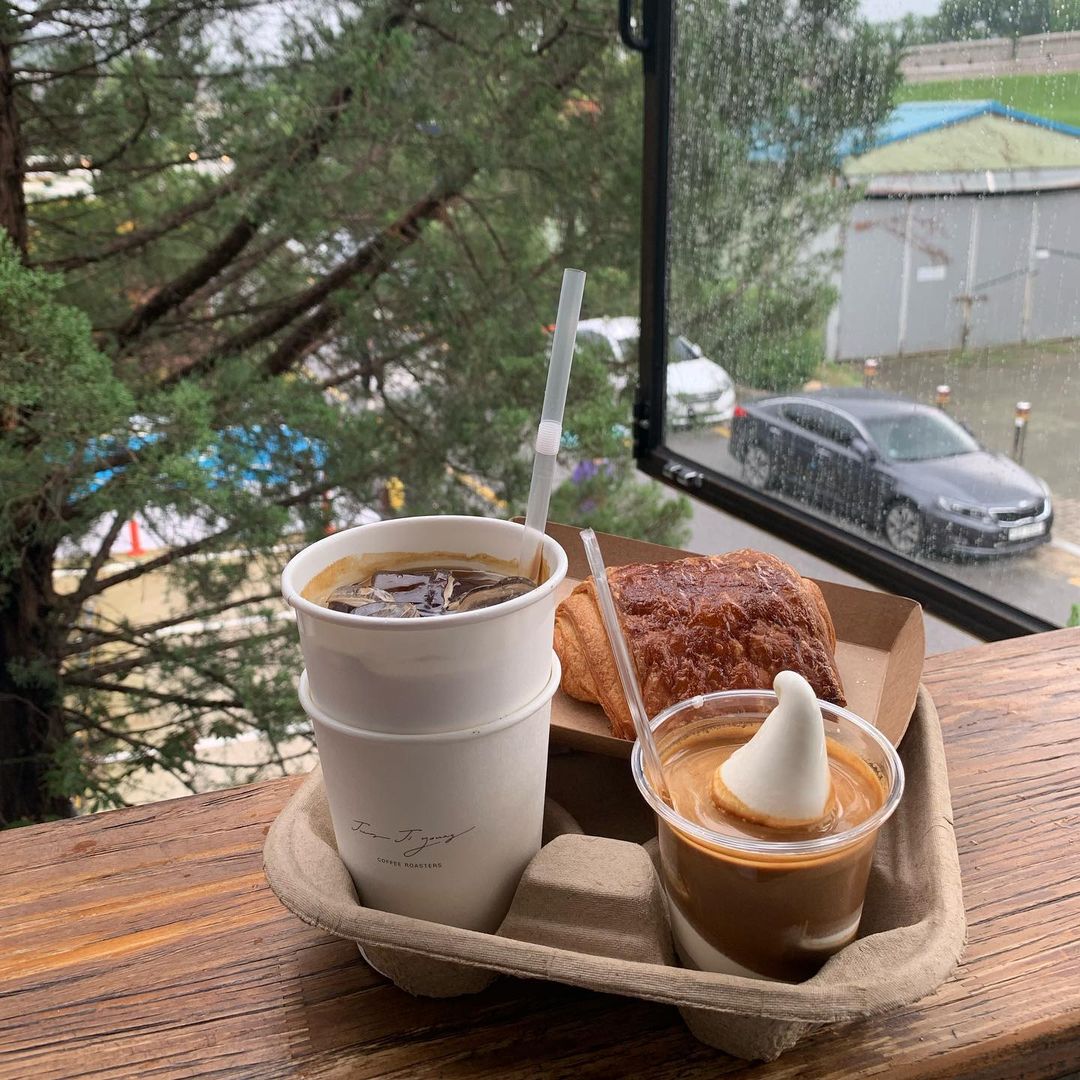 정지영커피로스터즈 행궁본점(Jung Jiyoung Coffee Roasters Haenggung Main Branch)