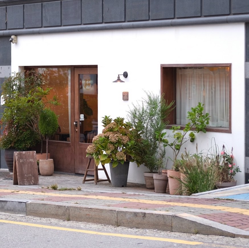 쿠로이시로(cafe kuroisiro)