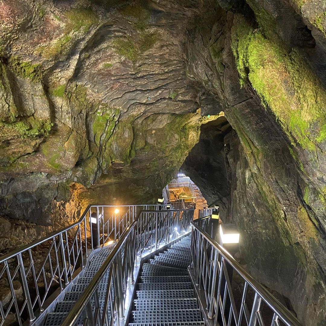 용연동굴(Yongyeon Cave)