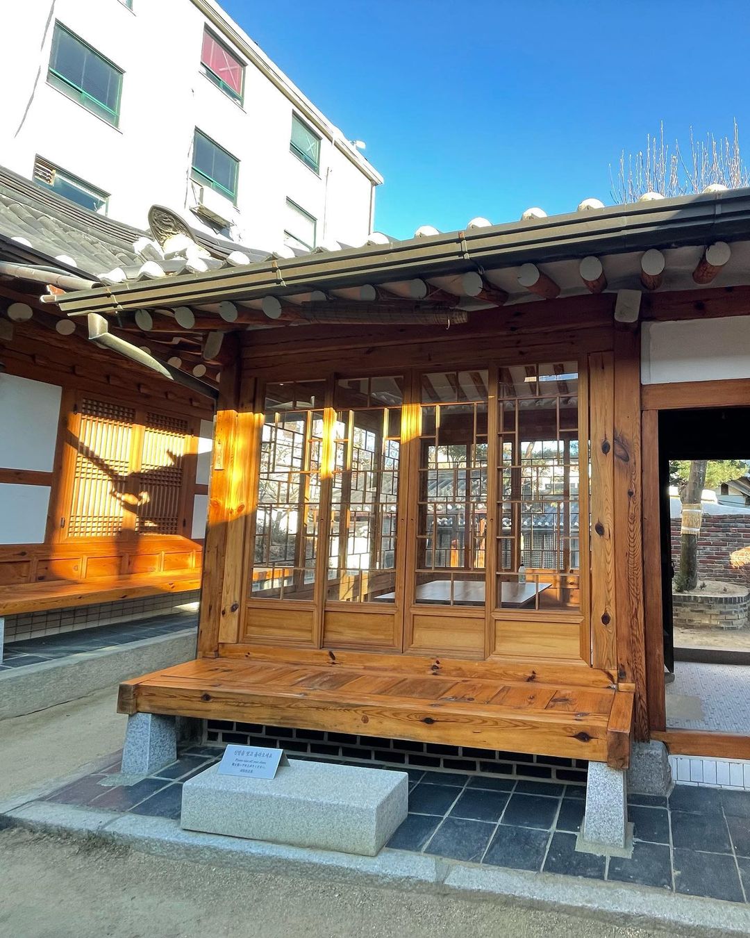 북촌한옥마을(Bukchon Hanok Village)