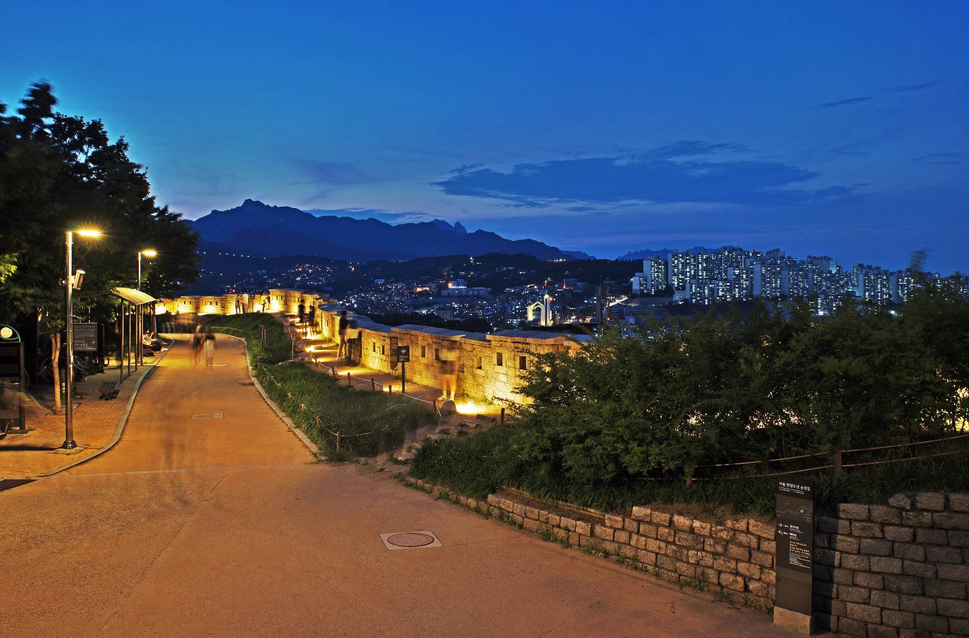 K-Pop Demon Hunters: Discover Seoul