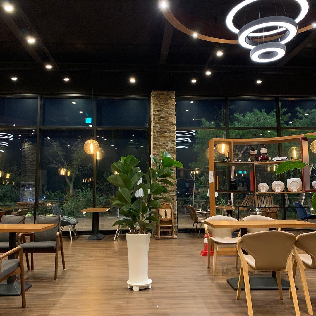 숲길따라카페 (Supgilttara Cafe)