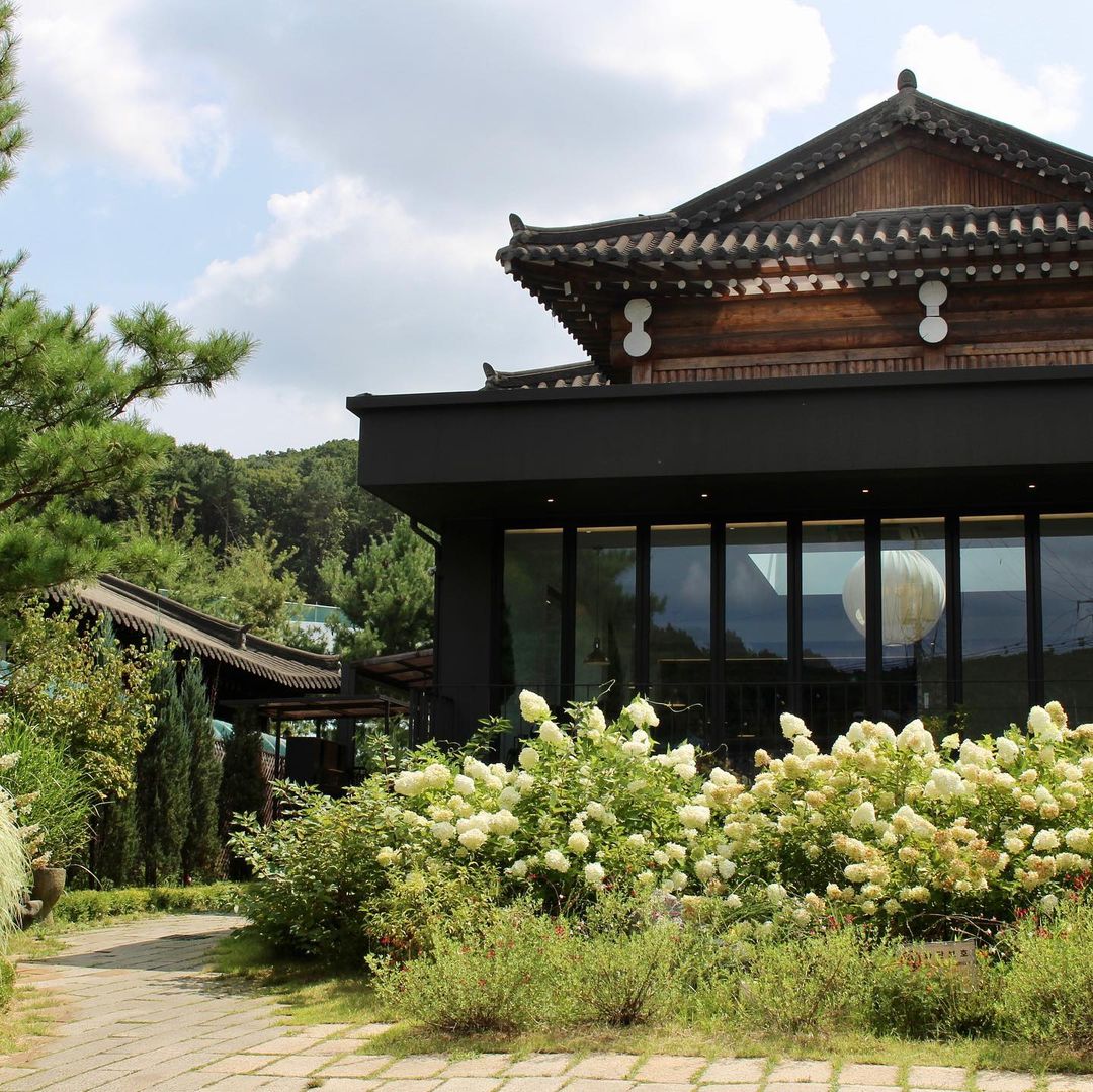 오월다방(Owol Dabang)